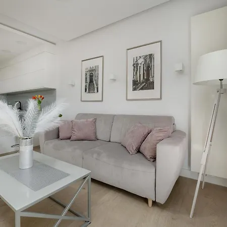 Elegant Apartment With Balcony Near Poniatowski Park Lodz By Noclegi Renters Exterior foto