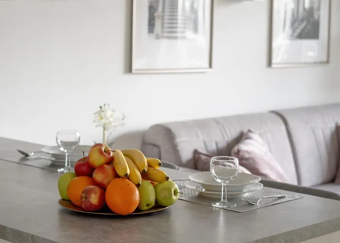 Elegant Apartment With Balcony Near Poniatowski Park Lodz By Noclegi Renters