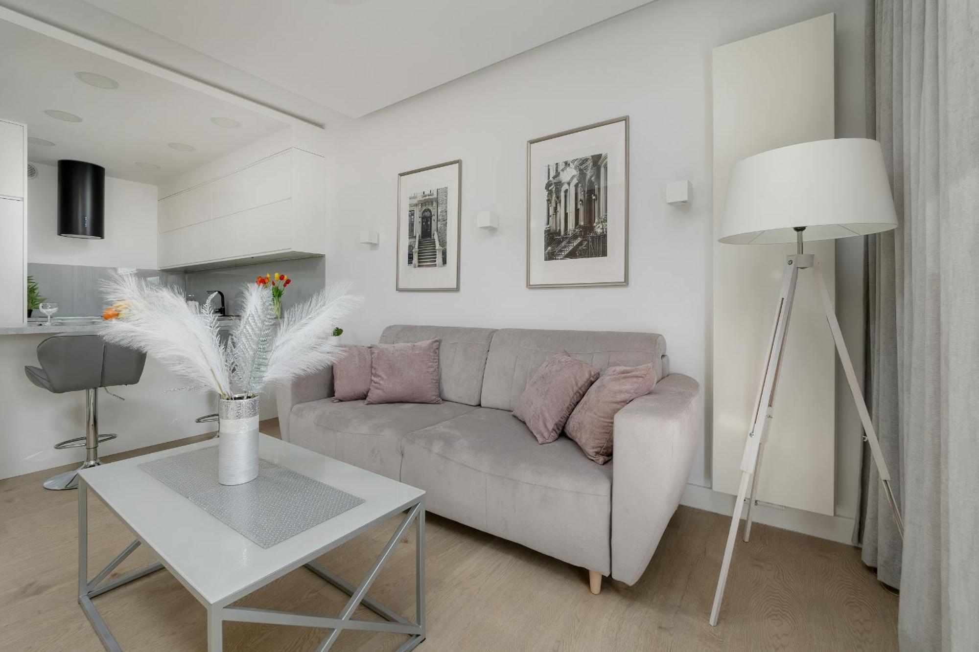 Elegant With Balcony Near Poniatowski Park By Renters Apartament Łódź