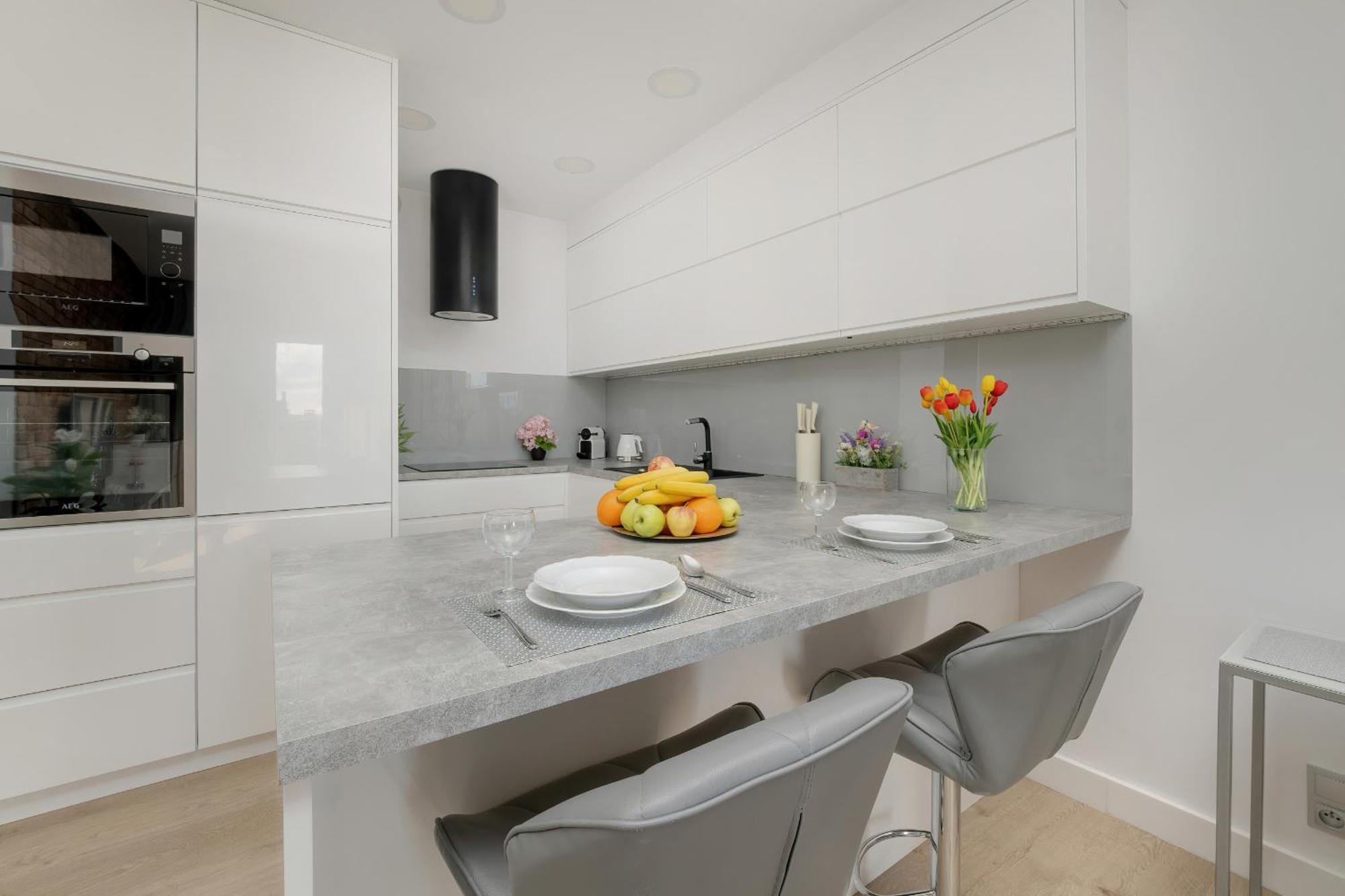 Elegant With Balcony Near Poniatowski Park By Renters *