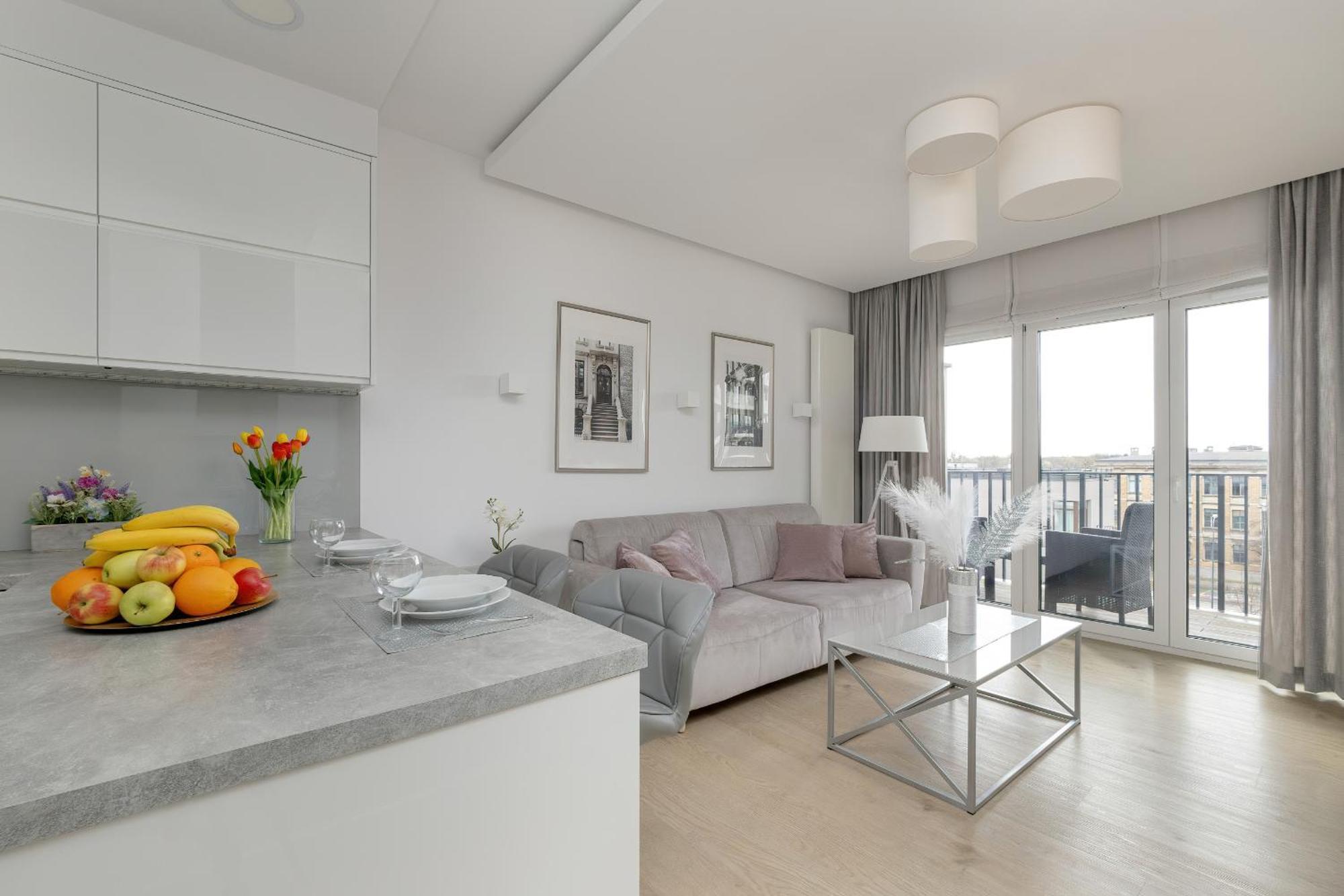 Elegant With Balcony Near Poniatowski Park By Renters Apartment Lodz (Lodz)