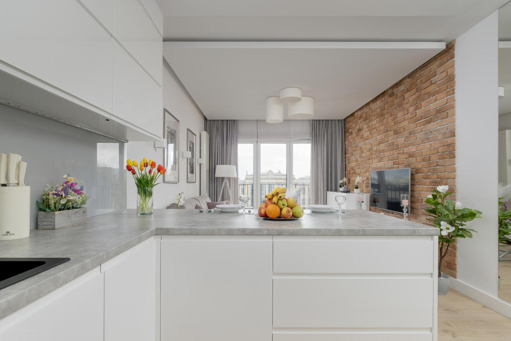 Elegant With Balcony Near Poniatowski Park By Renters Apartment
