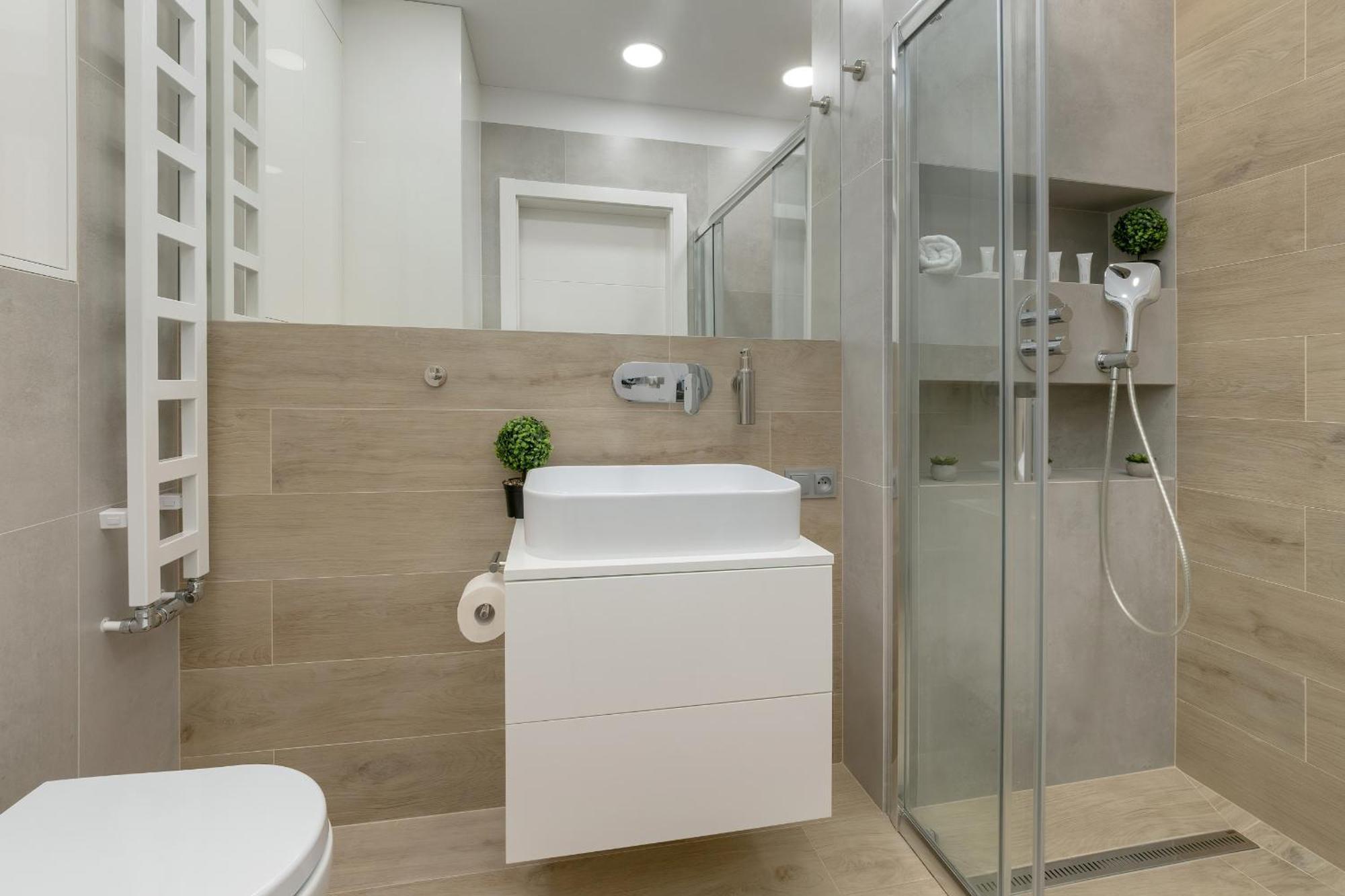 Elegant With Balcony Near Poniatowski Park By Renters
