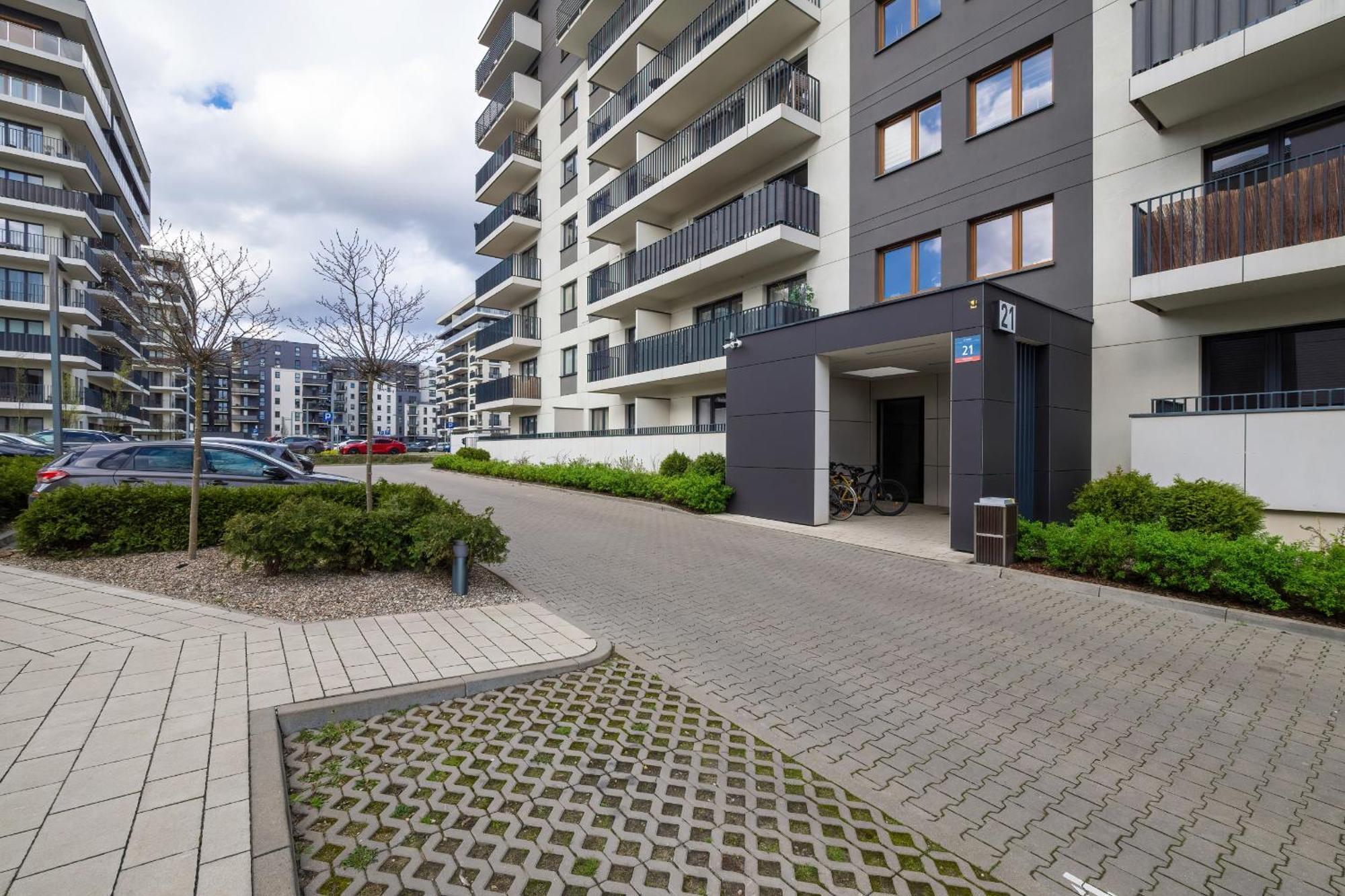 Elegant With Balcony Near Poniatowski Park By Renters Apartament